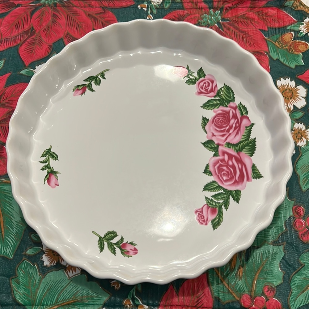 Quiche floral baking dish